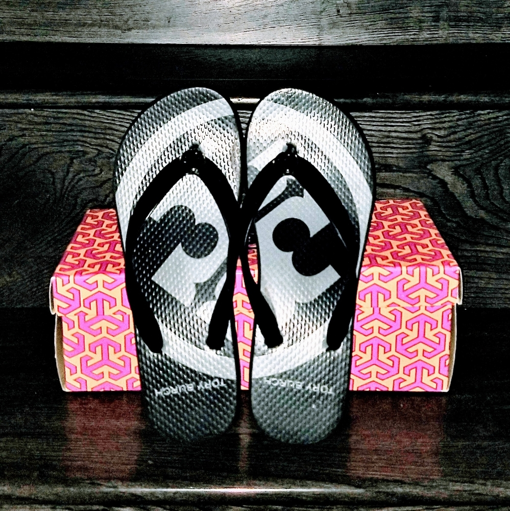 Tory Burch Logo Icon Black Wedge Flip Flops Size 6 - Gem